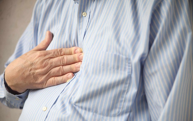 Tức ngực, khó thở là biểu hiện thường thấy của thiếu máu cơ tim